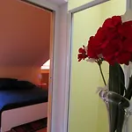 לינה וארוחת בוקר Teodora
